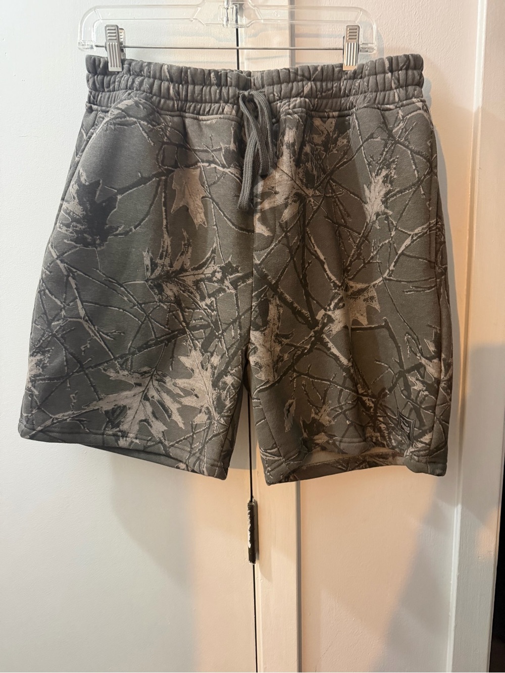 Brooklyn Cloth Gray Leaf-Print Drawstring Shorts
